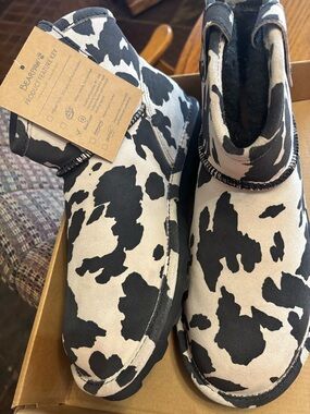 RARE BearPaw Margot Black & White Cow Print Cozy Boots